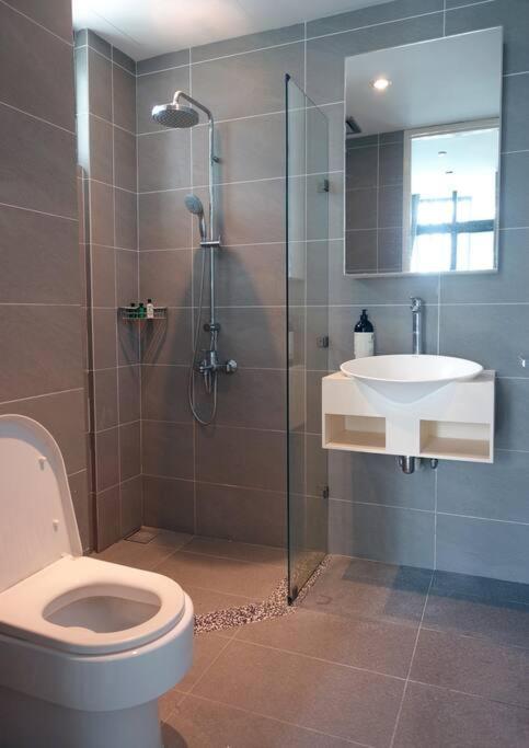 Deluxe 2-bedroom & 2 Bathroom Corner Oasis At Riverson Soho Opposite Imago Shopping Mall Apartemen *
