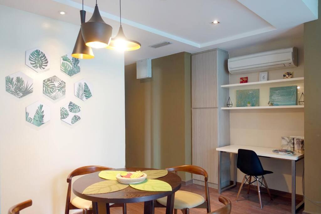 Deluxe 2-bedroom & 2 Bathroom Corner Oasis At Riverson Soho Opposite Imago Shopping Mall Apartemen
