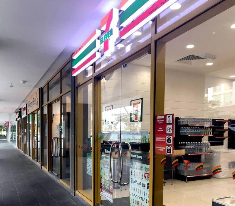 Deluxe 2-bedroom & 2 Bathroom Corner Oasis At Riverson Soho Opposite Imago Shopping Mall * Kota Kinabalu