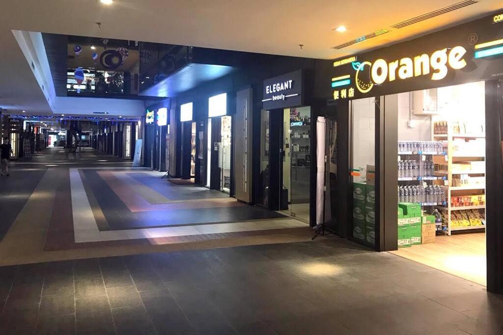 Deluxe 2-bedroom & 2 Bathroom Corner Oasis At Riverson Soho Opposite Imago Shopping Mall
